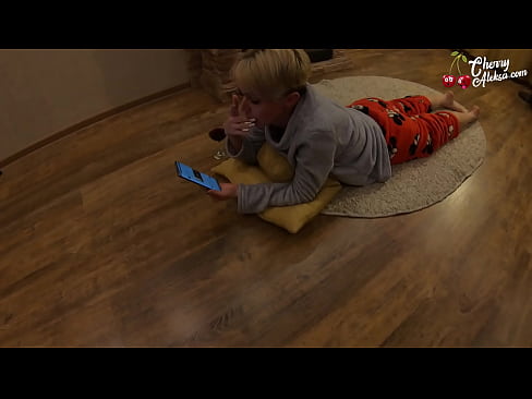 ❤️ Τρελή ξανθιά ρουφάει τεράστιο πουλί και χοροπηδάει πάνω του - πρωκτικό σεξ ❤ Σεξ βίντεο